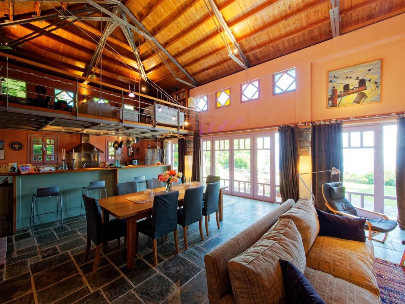 Country Estate With Pool Holiday home *